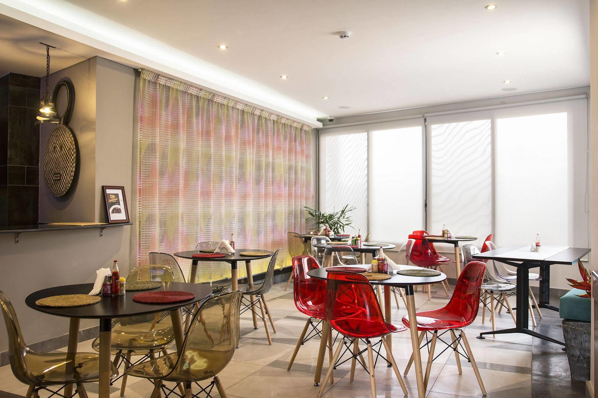 Urbano Hotel By Roots Wiaboman Экстерьер фото