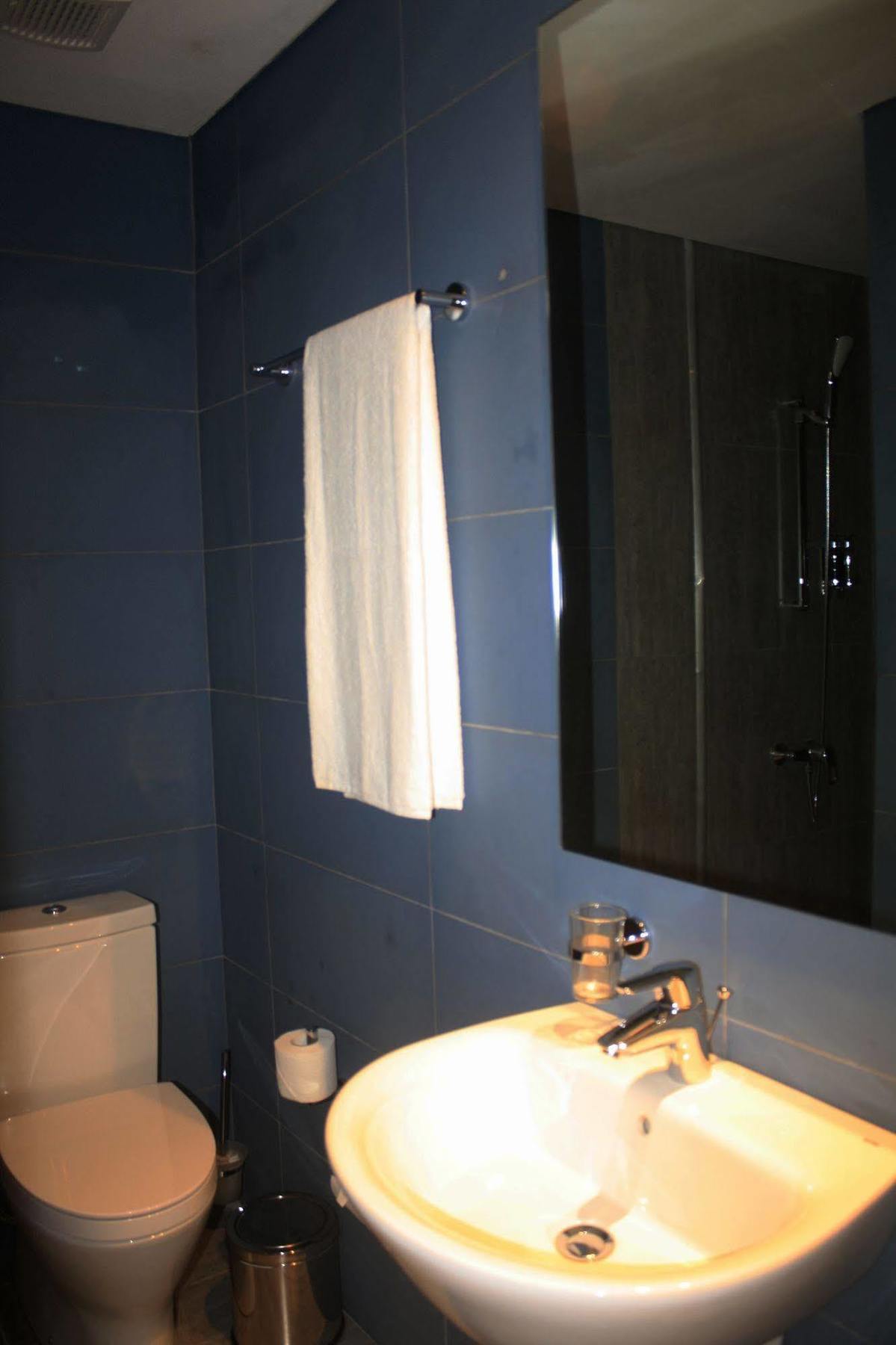 Urbano Hotel By Roots Wiaboman Экстерьер фото