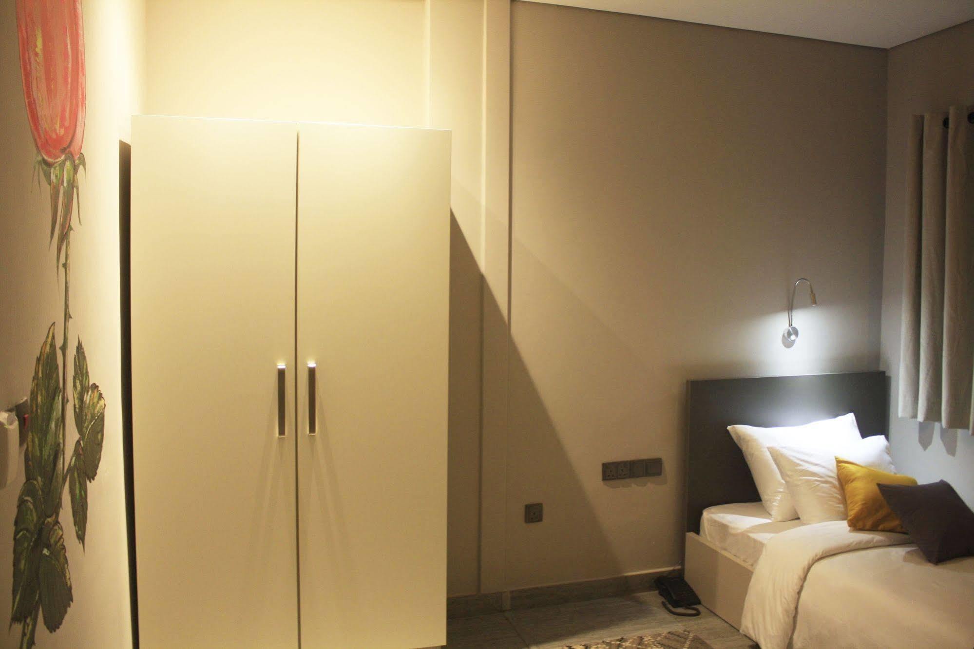 Urbano Hotel By Roots Wiaboman Экстерьер фото
