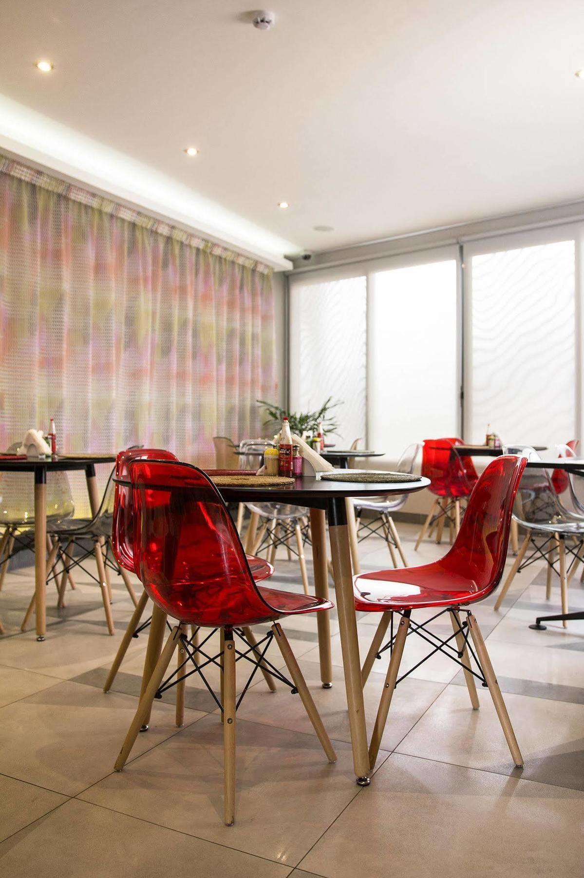 Urbano Hotel By Roots Wiaboman Экстерьер фото