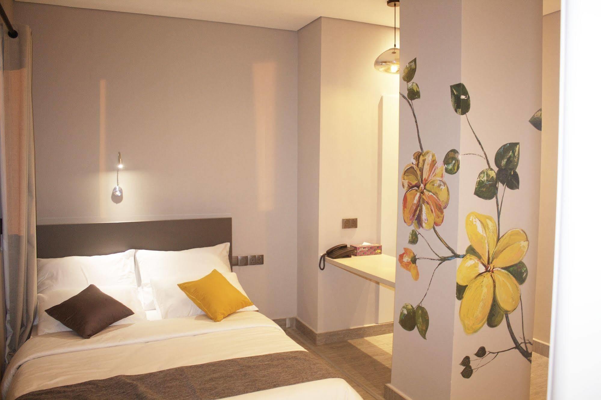 Urbano Hotel By Roots Wiaboman Экстерьер фото