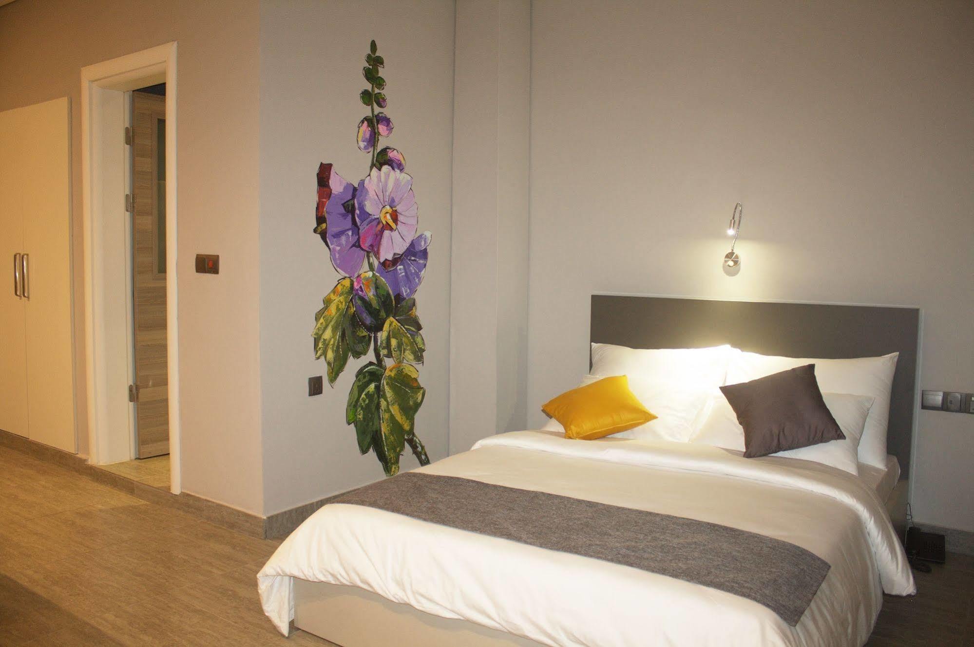Urbano Hotel By Roots Wiaboman Экстерьер фото