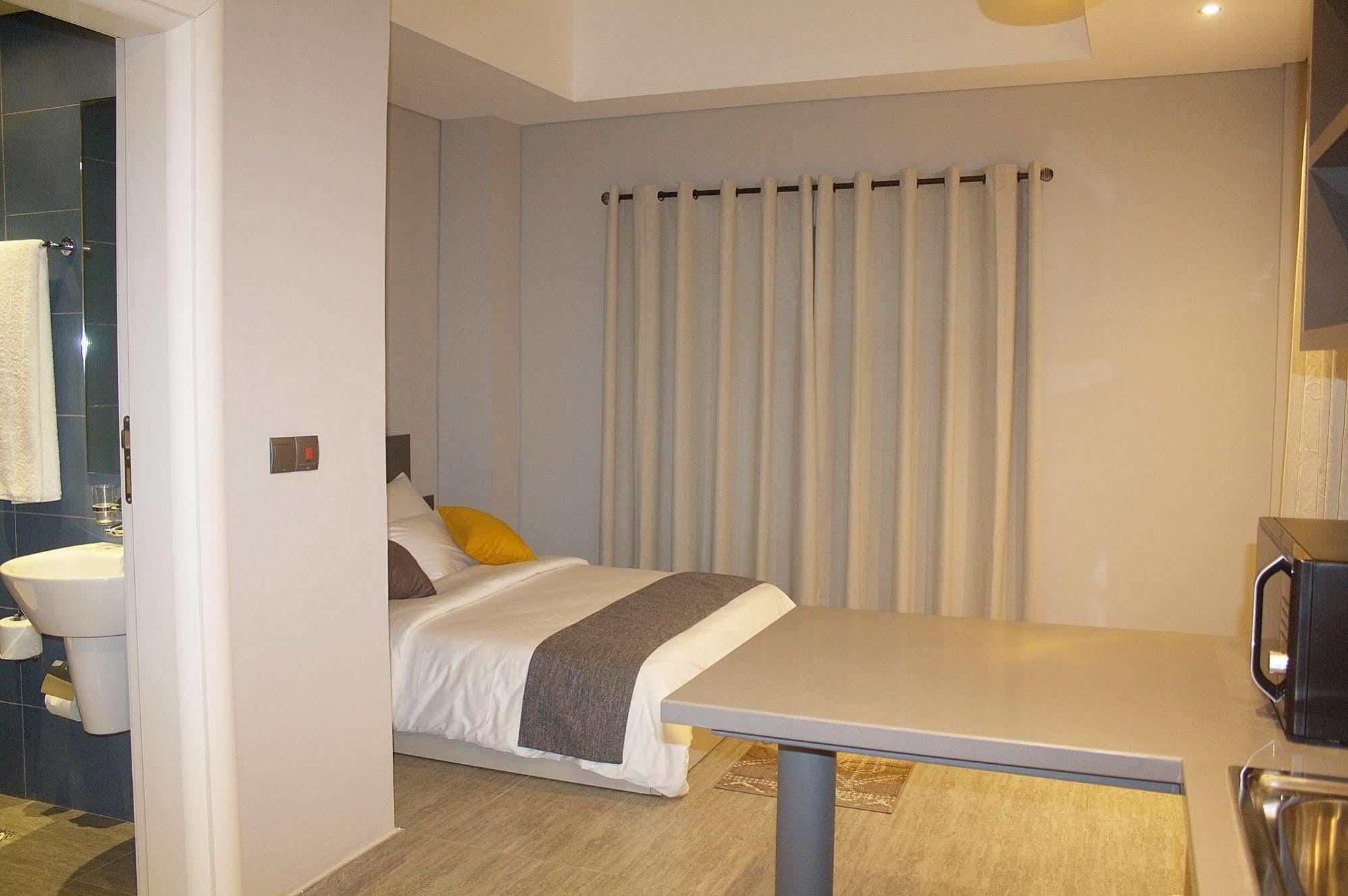 Urbano Hotel By Roots Wiaboman Экстерьер фото