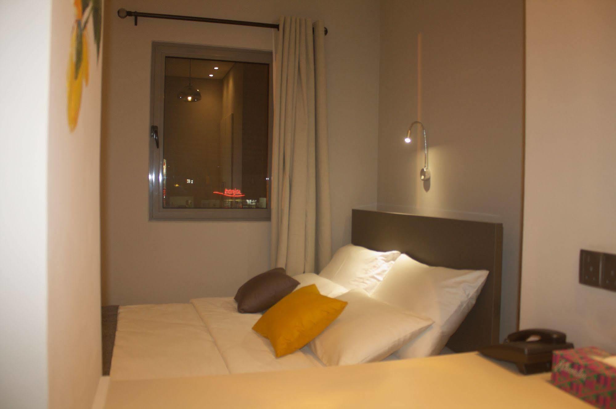 Urbano Hotel By Roots Wiaboman Экстерьер фото