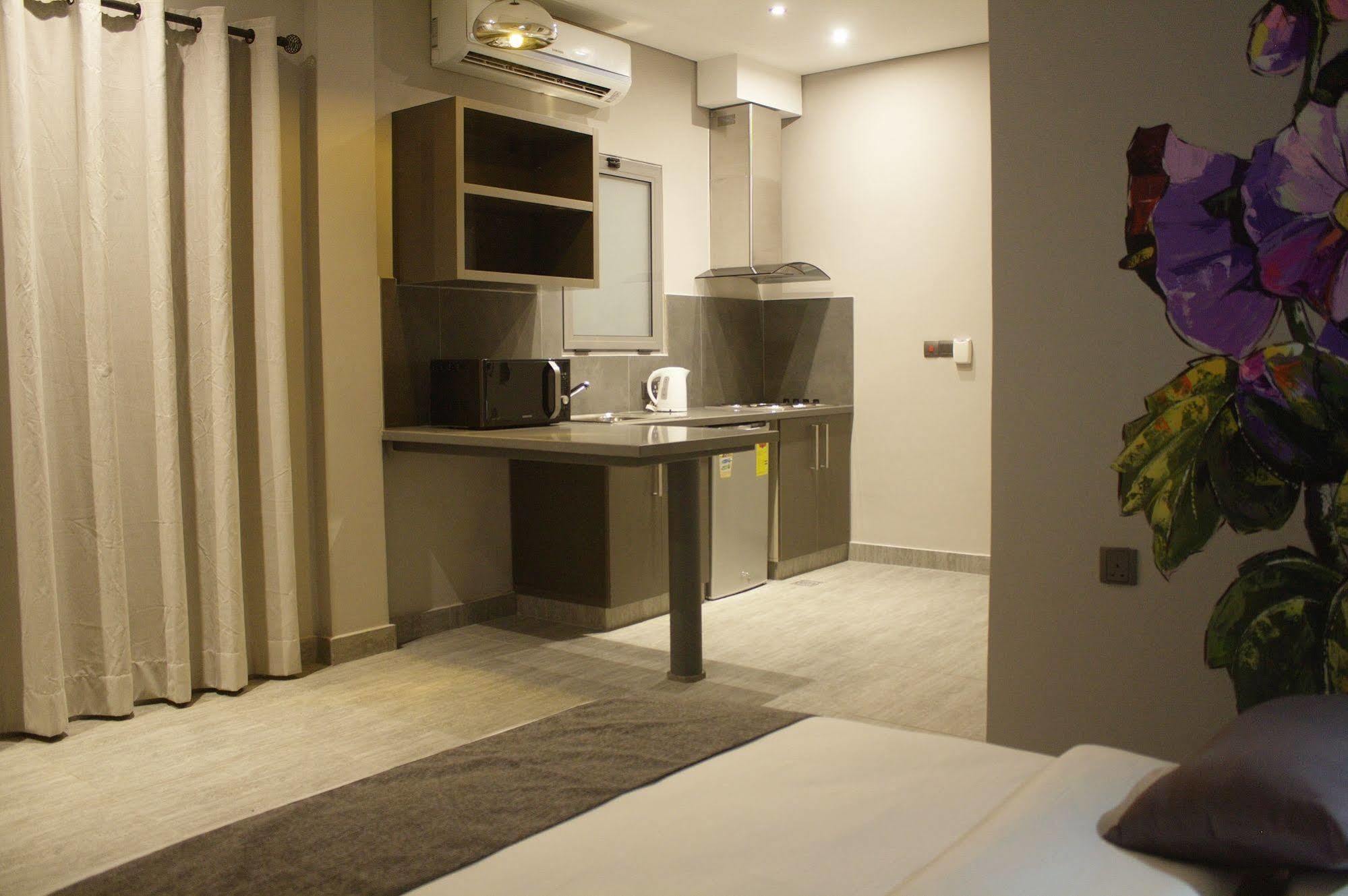 Urbano Hotel By Roots Wiaboman Экстерьер фото