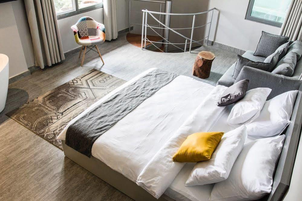 Urbano Hotel By Roots Wiaboman Экстерьер фото